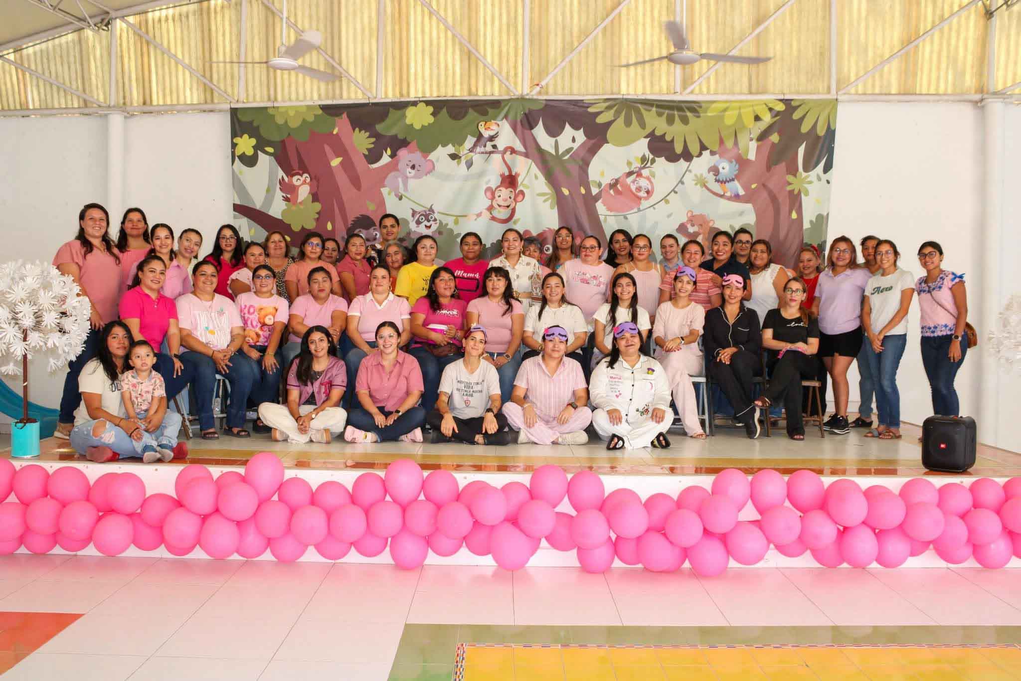 Homenaje a las mamás de los Centros de Atención Infantil
