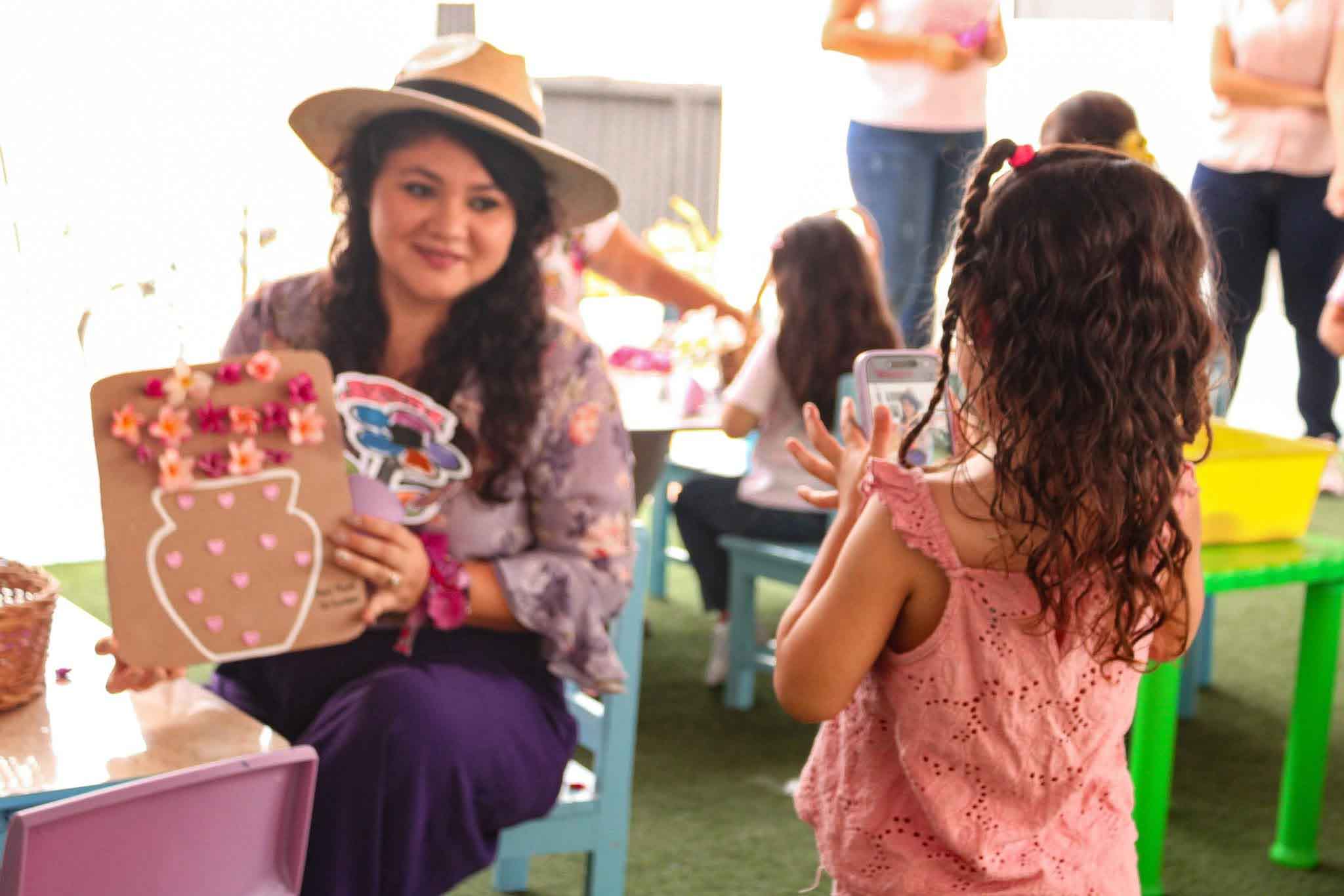 Homenaje a las mamás de los Centros de Atención Infantil