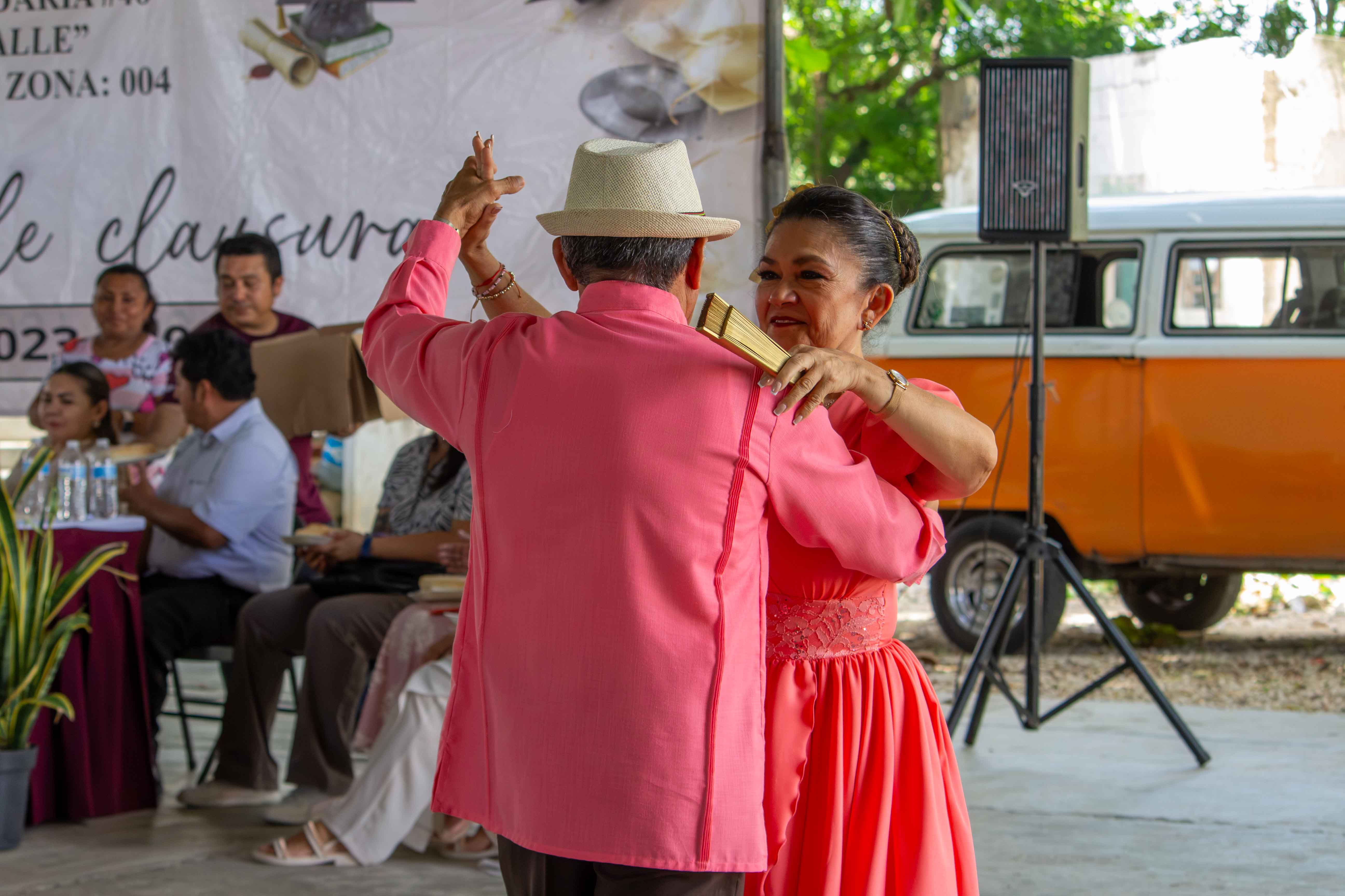 El danzón llegó a la clausura