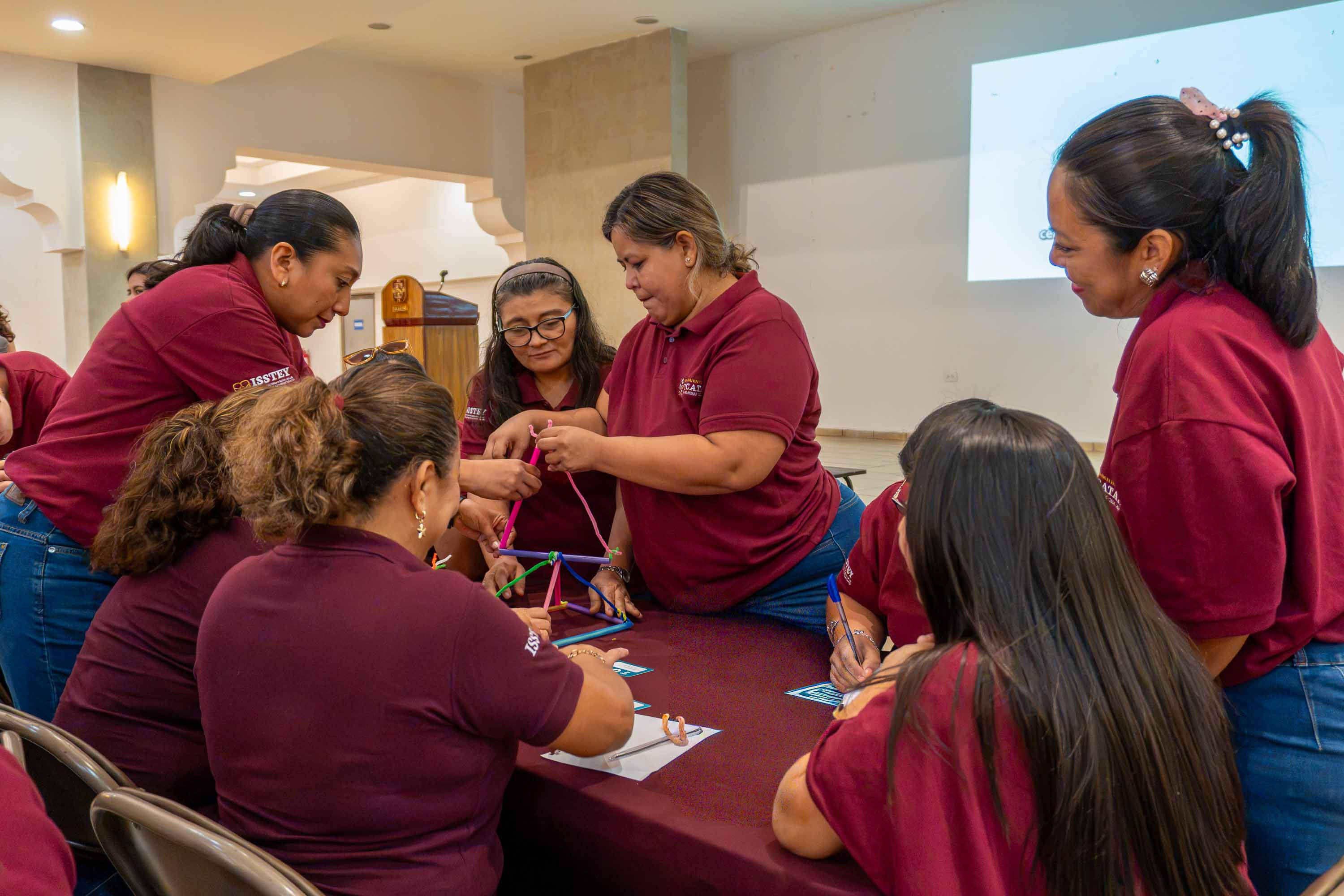 Personal de los CAI del ISSTEY fortalece su formación en educación inicial